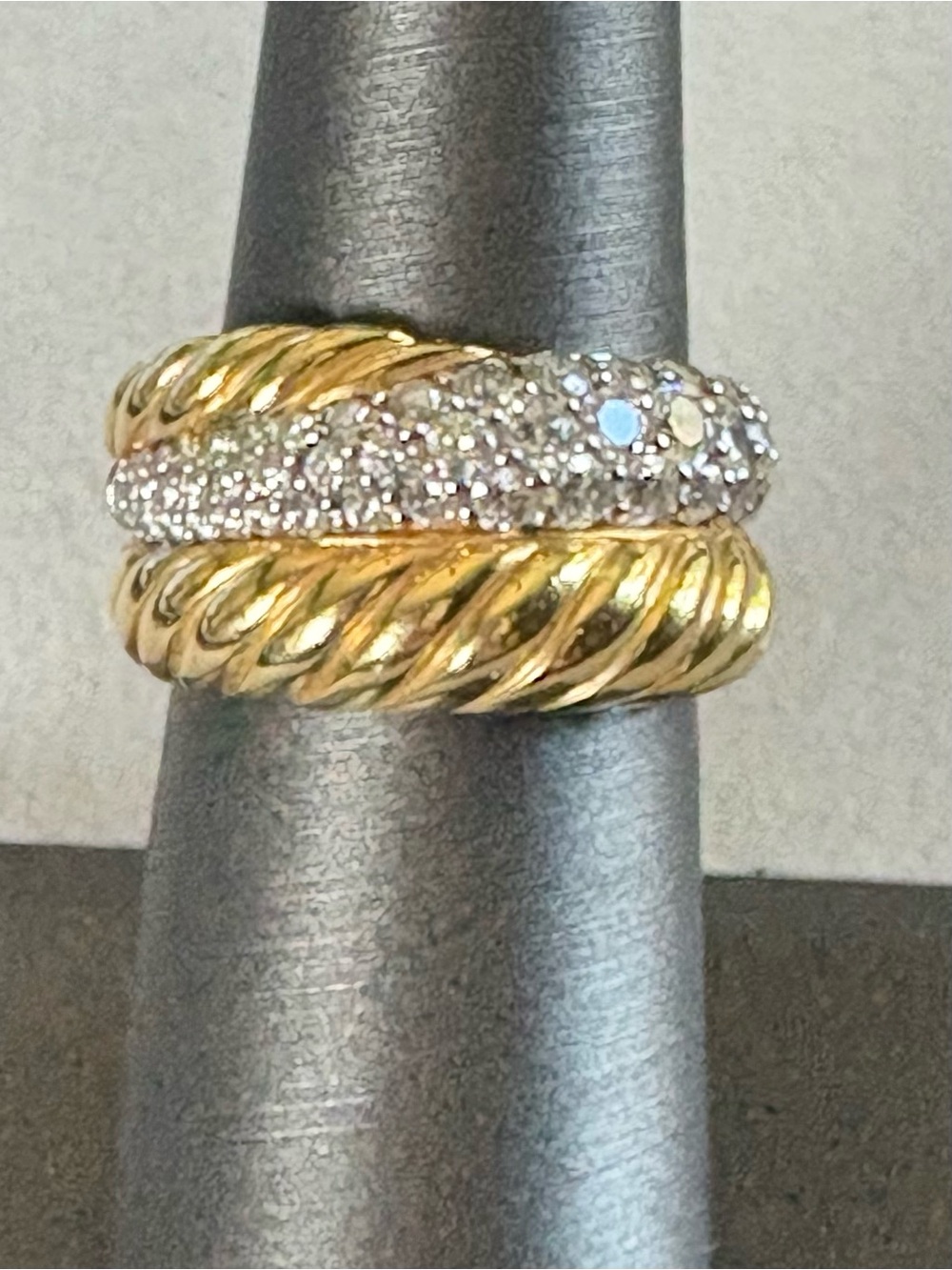 David Yurman 18K Gold Band Ring with Pavé Diamond - Picture 5 of 13
